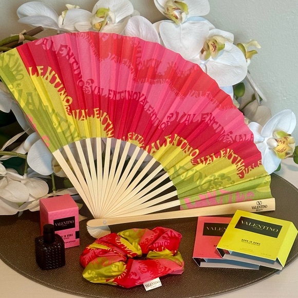 NWT 💛 Valentino Fan / Scrunchie Beauty Bundle